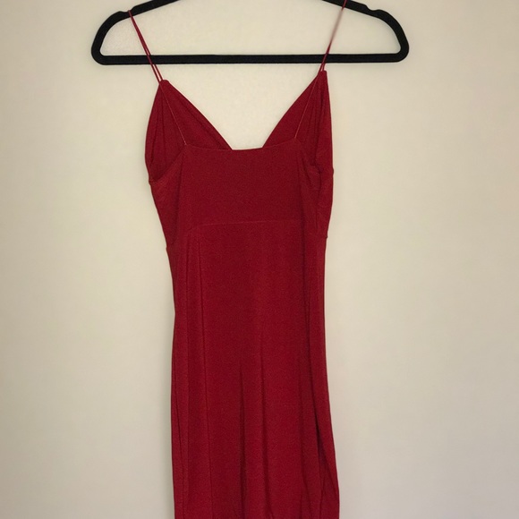 Modern ruby-red party dress - Picture 5 of 8